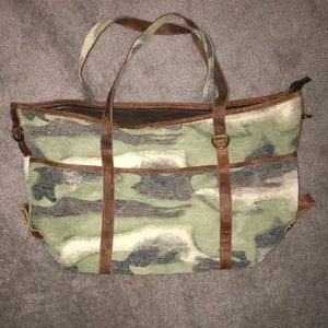 Canvas camouflage hand bag